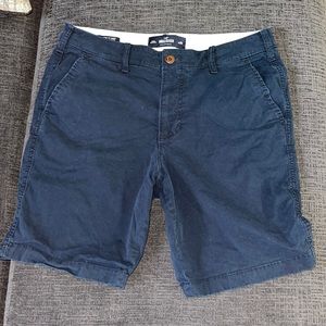 Men’s Hollister classic fit short waist 33